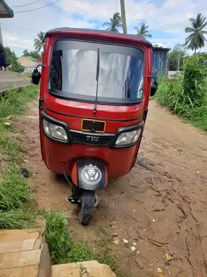 TVS Apache 180 RTR 2022 Pink