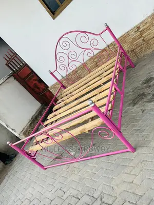 Kitanda Chuma Pink