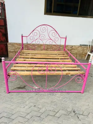 Kitanda Chuma Pink