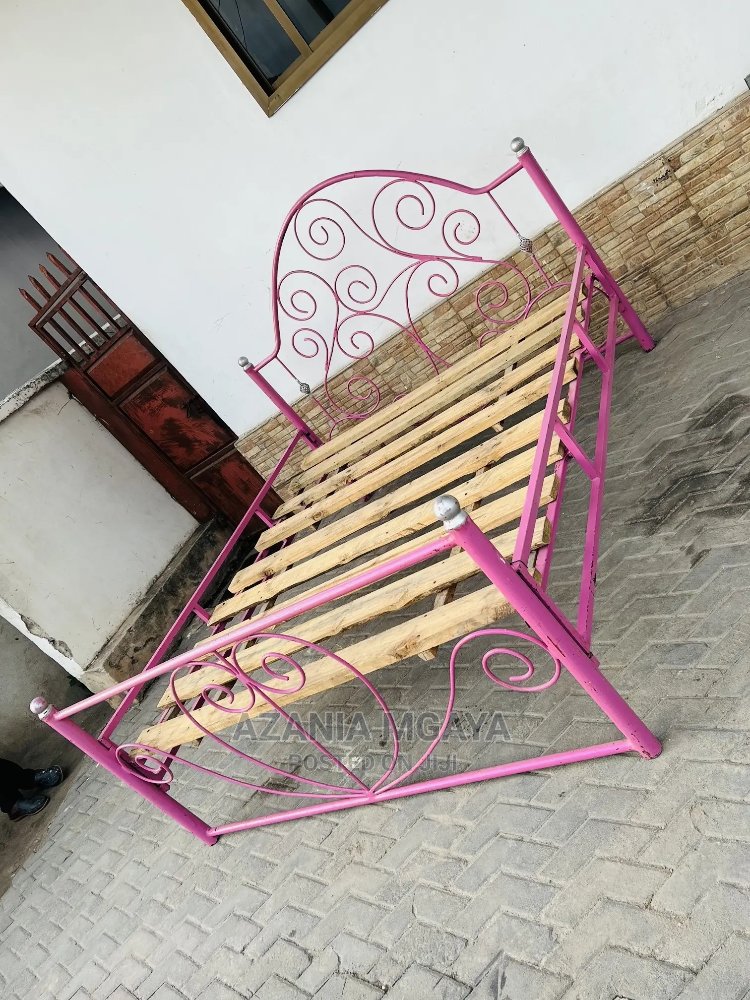 Vitanda 5/6 Vya Chuma ,Mbao Na Bed Sofaaa Vyite Unapata in Kinondoni Furniture, Azania Mgaya