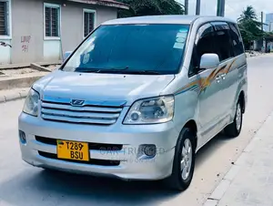 Toyota Noah 2.0 FWD (8 Seater) 2003 Silver