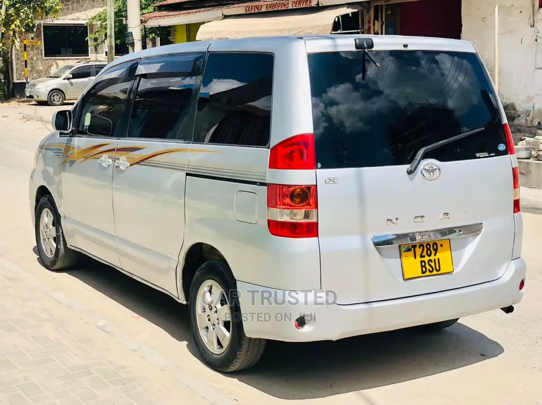 Toyota Noah 2.0 FWD (8 Seater) 2003 Silver
