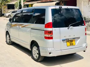 Toyota Noah 2.0 FWD (8 Seater) 2003 Silver
