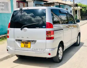 Toyota Noah 2.0 FWD (8 Seater) 2003 Silver