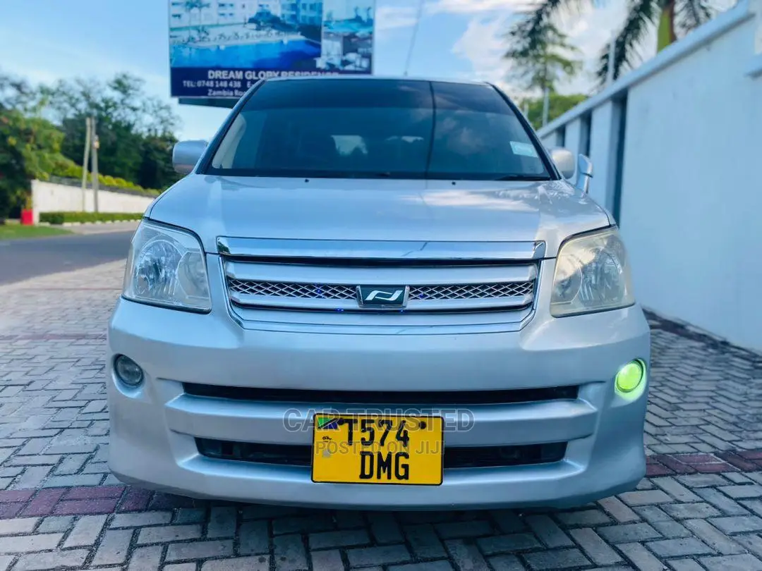Toyota Noah 2.0 FWD (8 Seater) 2003 Silver