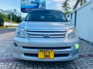 Toyota Noah 2.0 FWD (8 Seater) 2003 Silver