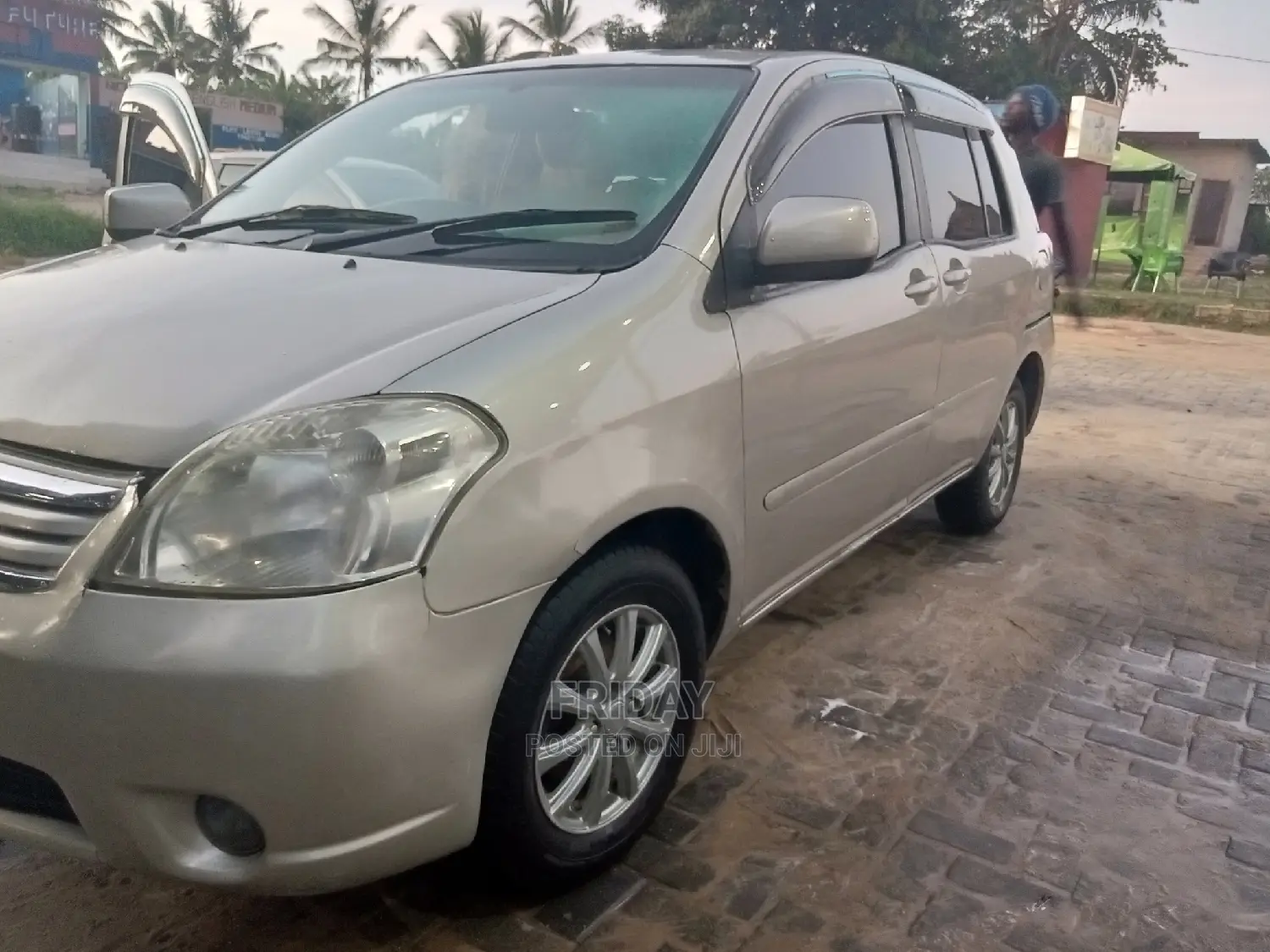 Toyota Raum 1.5 FWD 2004 Beige