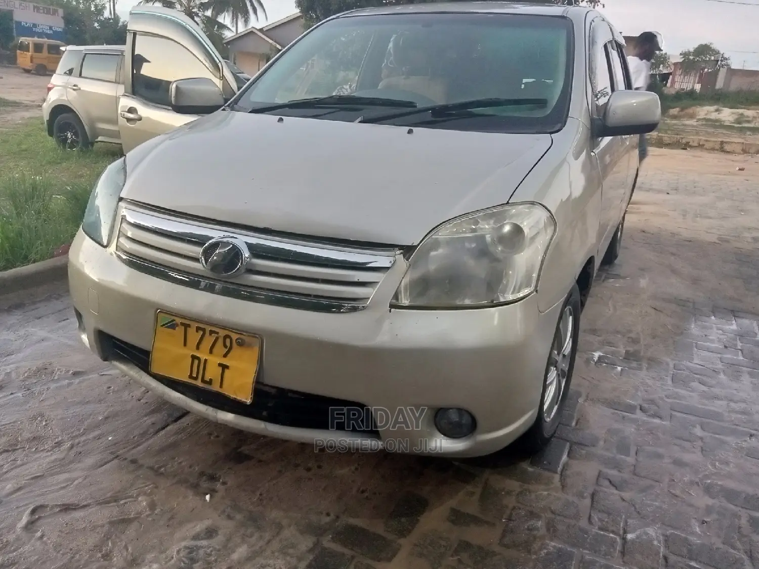 Toyota Raum 1.5 FWD 2004 Beige