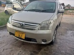 Toyota Raum 1.5 FWD 2004 Beige