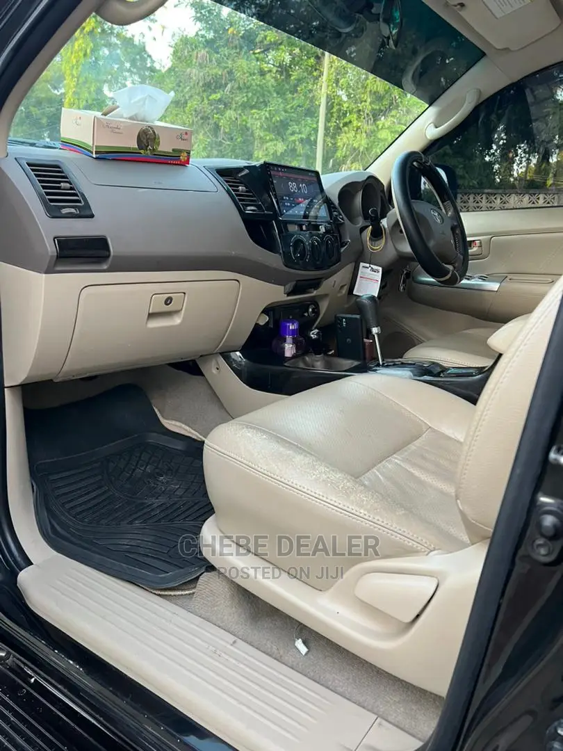 Toyota Land Cruiser 4.0 V6 DLX 2015 Black