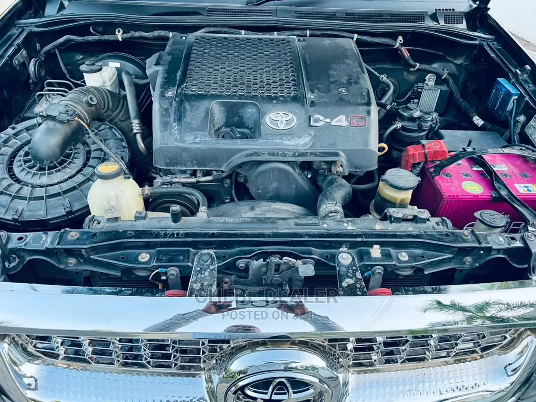 Toyota Land Cruiser 4.0 V6 DLX 2015 Black