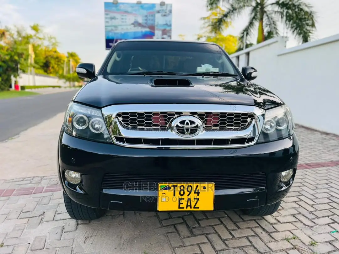 Toyota Land Cruiser 4.0 V6 DLX 2015 Black