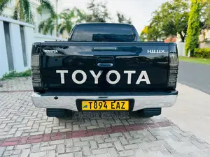 Toyota Land Cruiser 4.0 V6 DLX 2015 Black