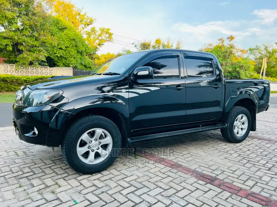 Toyota Land Cruiser 4.0 V6 DLX 2015 Black