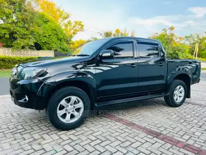 Toyota Land Cruiser 4.0 V6 DLX 2015 Black