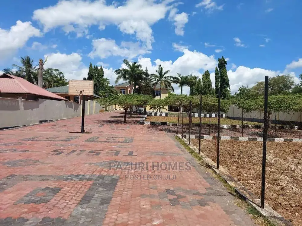 5bdrm Bungalow in Salasala, Mbezi for Sale