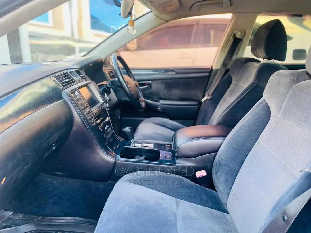 Toyota Crown Royale 2005 Silver