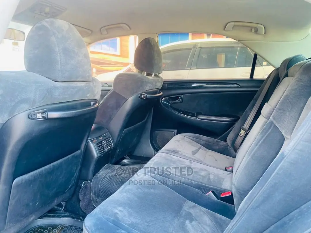Toyota Crown Royale 2005 Silver