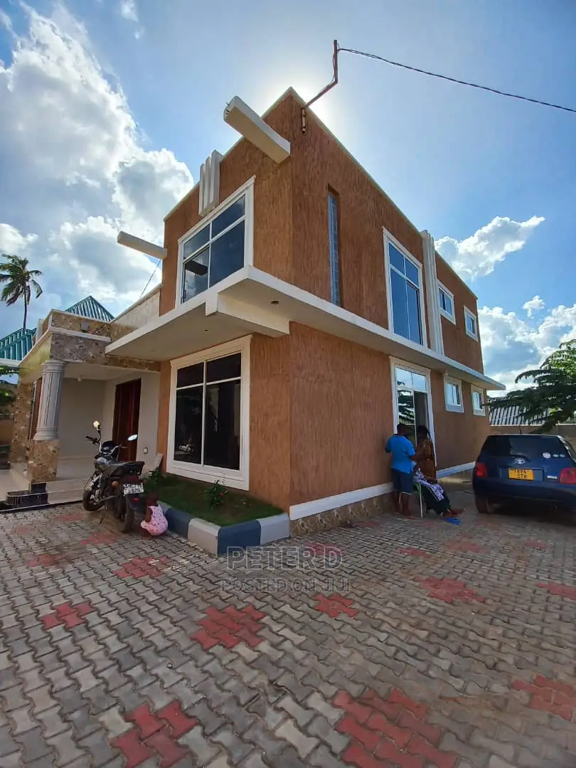 4bdrm House in Tabata for Sale