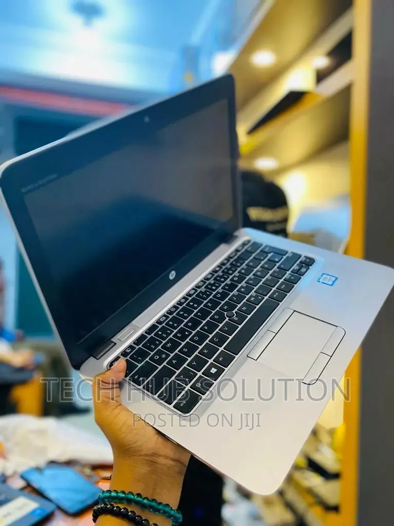 Laptop HP EliteBook 820 G3 8GB Intel Core I5 SSD 256GB