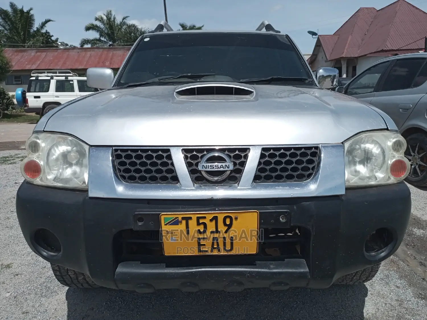 Nissan Hardbody 2004 Silver