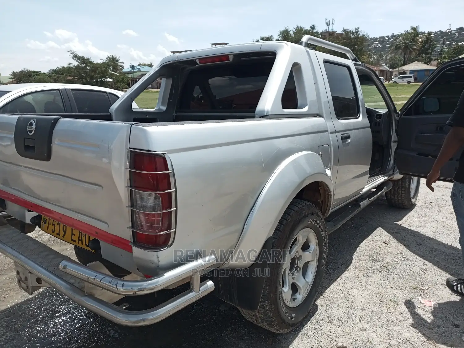 Nissan Hardbody 2004 Silver