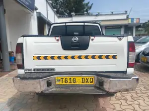 Nissan Hardbody 2012 White
