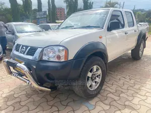 Nissan Hardbody 2012 White