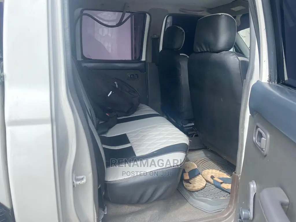 Nissan Hardbody 2012 White