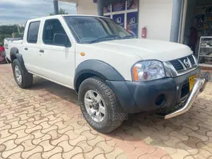 Nissan Hardbody 2012 White