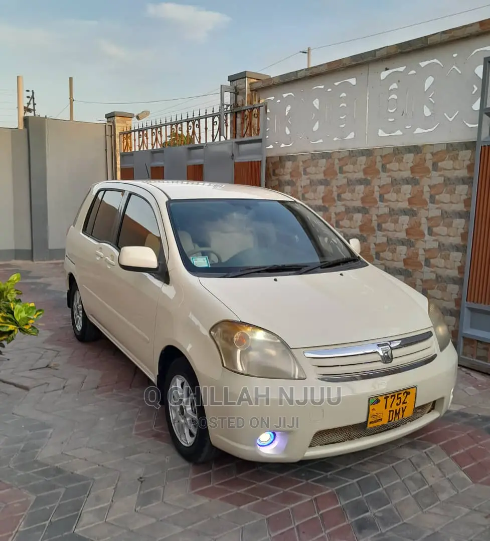 Toyota Raum 2004 Beige
