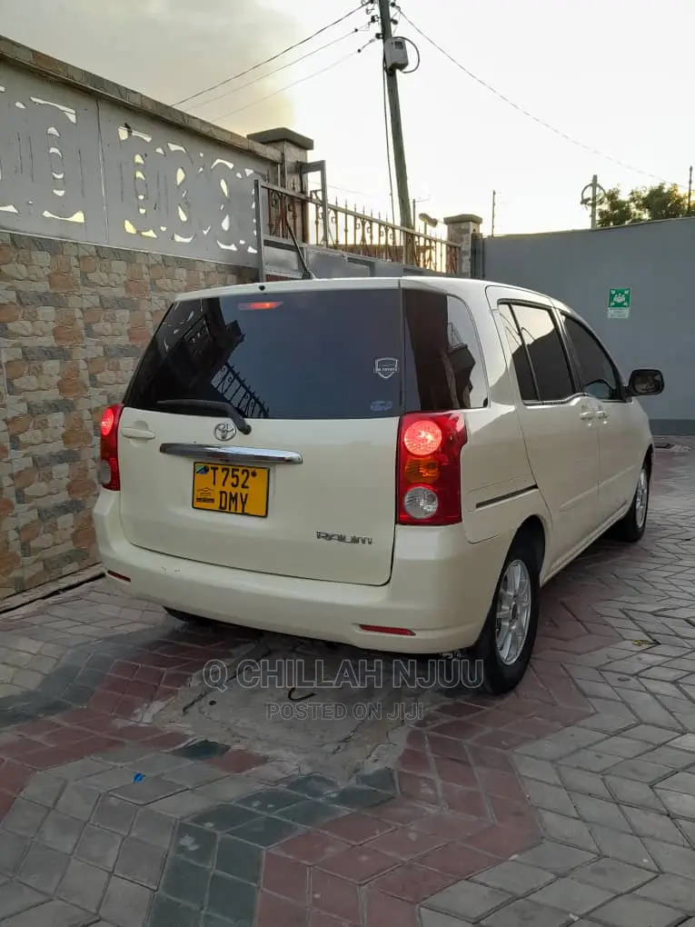 Toyota Raum 2004 Beige
