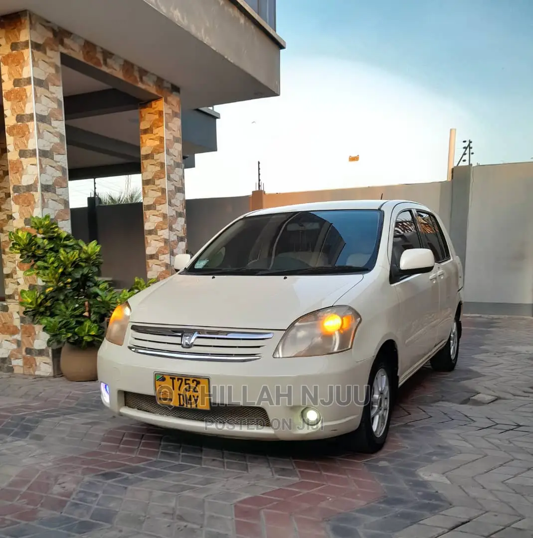Toyota Raum 2004 Beige