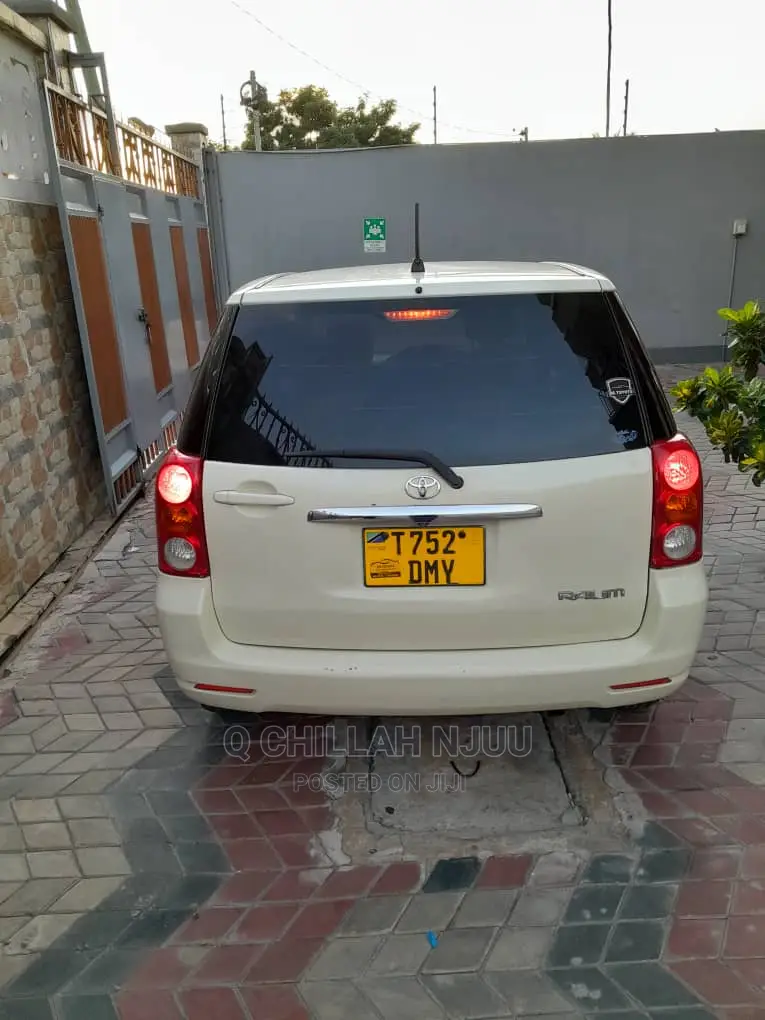 Toyota Raum 2004 Beige