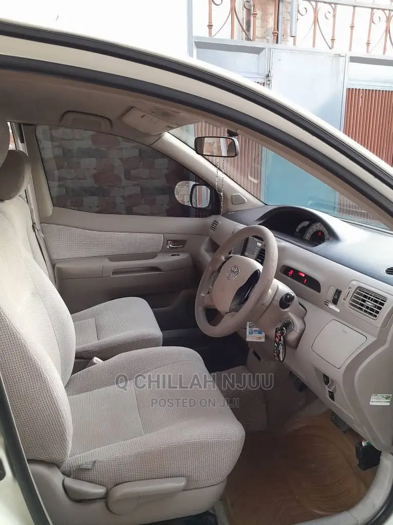 Toyota Raum 2004 Beige