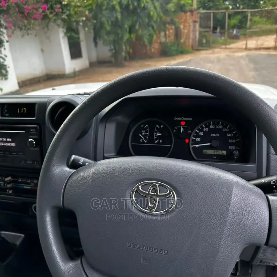 Toyota Land Cruiser 4.6 V8 ZX 2020 White