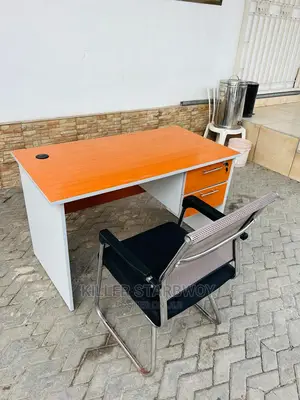 Meza Na Kiti Vya Ofisini