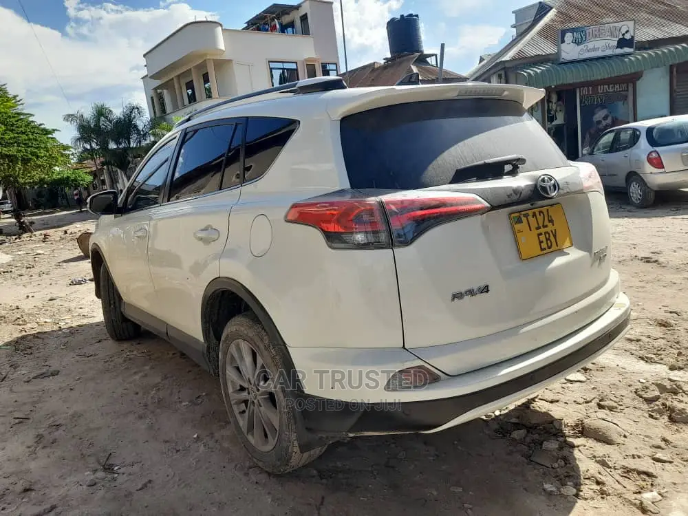 Toyota RAV4 2018 White