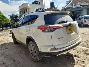 Toyota RAV4 2018 White