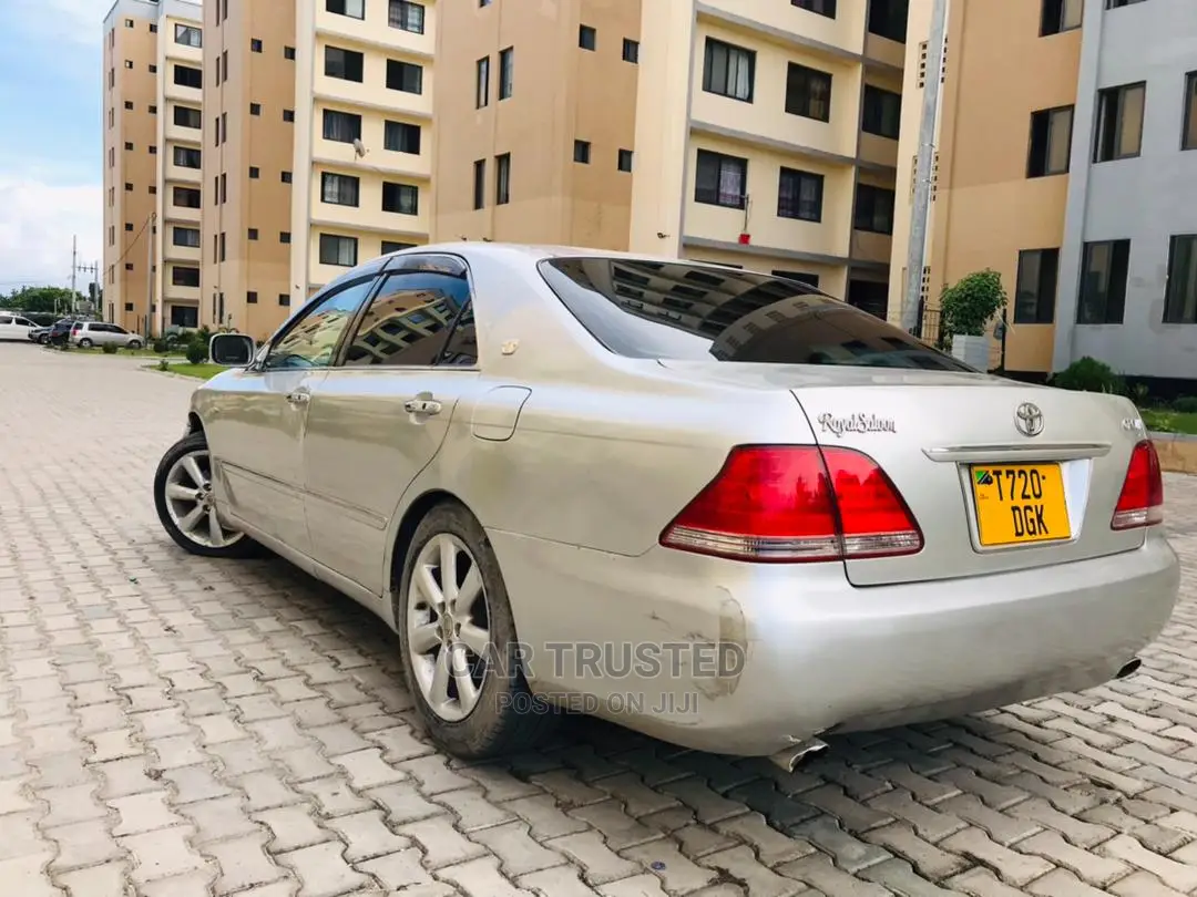 Toyota Crown Royale 2005 Silver