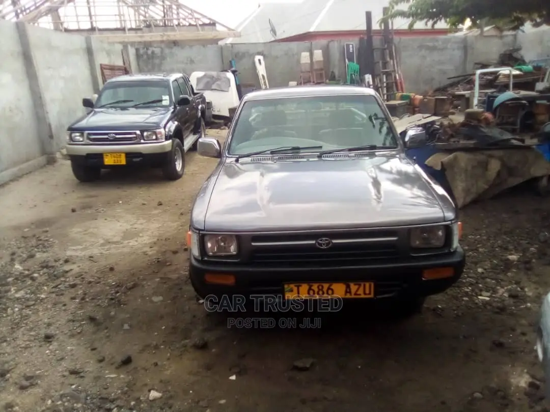 Toyota Hilux 2002 Black