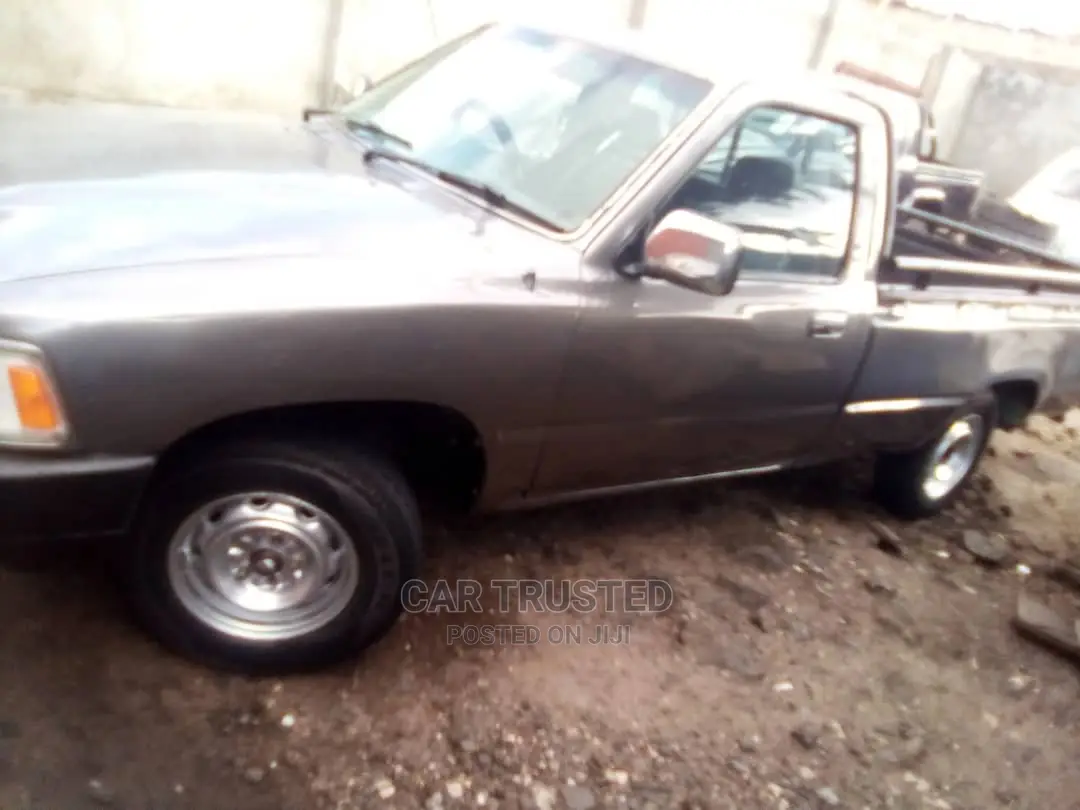 Toyota Hilux 2002 Black