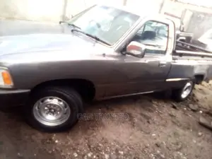 Toyota Hilux 2002 Black