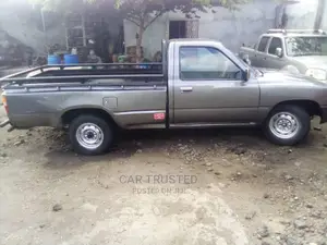 Toyota Hilux 2002 Black