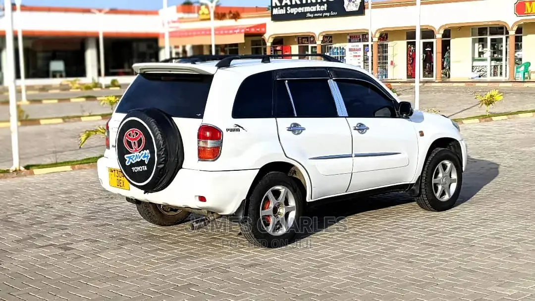 Toyota RAV4 Automatic 2003 White