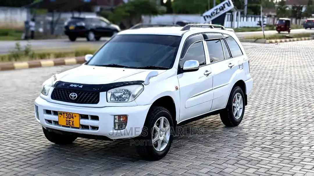 Toyota RAV4 Automatic 2003 White
