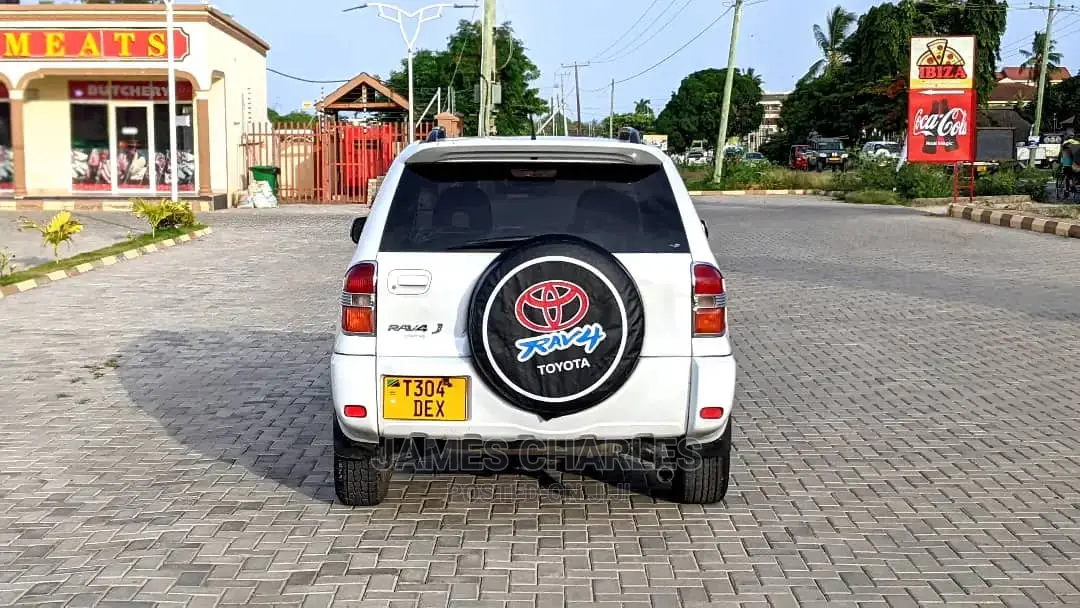 Toyota RAV4 Automatic 2003 White
