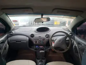 Toyota Vitz 2004 Blue