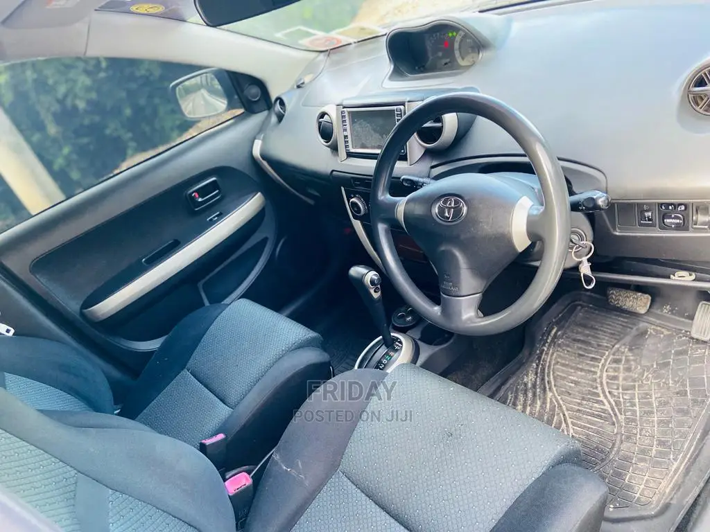 Toyota IST 2005 Silver