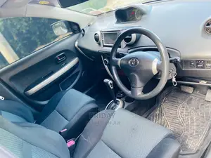 Toyota IST 2005 Silver